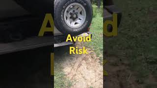 #drive  #risk #control #drivingfails #driver #parado #landcruiser #hillytrack#riskislife