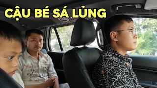 CẬU BÉ SÁ LỦNG được CHAO VLOG đưa đi khám ăn toàn món ngon | Chuyện Vùng Cao