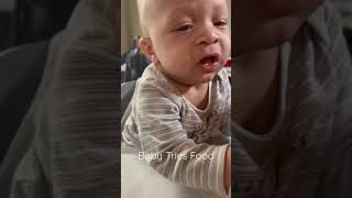 Baby tries food 🍽️ for the 1st 🥇 time! Green Bean edition