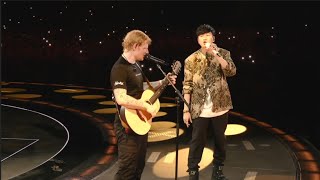 Ed Sheeran singing in Mandarin with JJ Lin 🤍 #mathematicstour #happybirthday #edsheeran