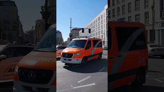 NEF 4405/1 auf Einsatzfahrt mit #blaulicht im #einsatz in #berlin mit #horn