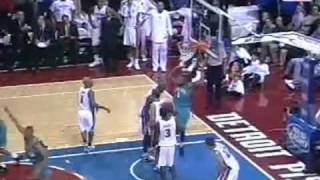 Baron Davis dunks on Bobby Sura for the win against Detroit