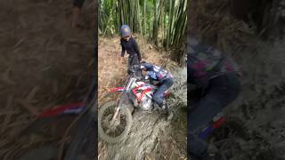 Klx stdr menangis di kubangan lumpur 🤣😂 #klx140rf #klx150 #trabas #klx #enduro #klxboreup #shorts