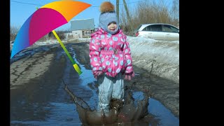 Как правильно прыгать по лужам-трейлер//Teaser trailer How to jump through puddles correctly #shorts