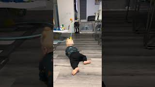 Twins with Different Crawling Styles