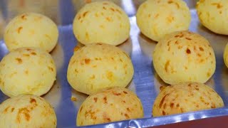 PÃO DE QUEIJO: Receita  de pão de queijo que fica crocante por fora e macio por dentro.