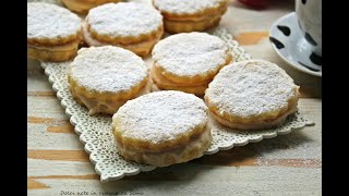 Biscotti con crema alle mandorle