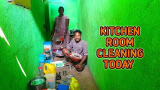 Kitchen Room Cleanliness|It had become very dirty.