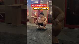 Kasihan Jongkok Terus #shorts #sepedahijrah #patungsumo #sumo #feedshorts