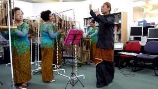 Amazing Grace played on the Indonesian Angklung Instruments