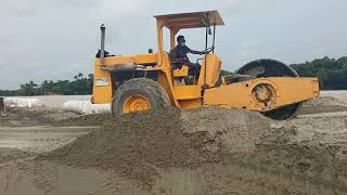 Rolling to build new roads | Caterpillar Boy