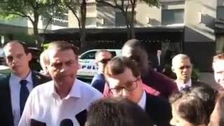 Presidente Jair Bolsonaro humilha jornalista da Folha de São Paulo