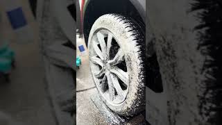 Deep Cleaning Gloss Black Alloy Wheels #satisfying #carwash