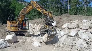 The MB-G900 sorting grapple handles rocks on a viaduct