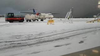 2. Januar 2017 Vigra airport Aalesund. SAS ATR 72-600 startup and deice timelapse.