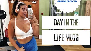 DAY IN THE LIFE VLOG | WHAT I EAT IN A DAY | MUSCLEFOOD GIVEAWAY