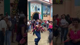 Así bailan las mujeres hermosas en el Santuario de San Francisco Sayultepec 2024 #GigantesDeLaCosta