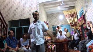 OYIGOR MUSIC IN KASHGAR מוסיקה אויגורית בקשגאר