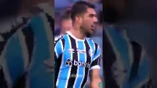 grêmio vs cruzeiro golaço genial de Luís Suarez pego de trivela sem chance para o goleiro