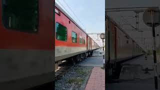 Madly honking EMD with 16311 Sri Ganganagar - Kochuveli Exp at Saphale #emd #indianrailways #train