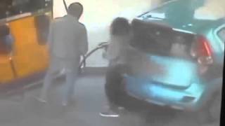 Crazy  Woman Sets Car on Firе Over Refused Cigarette