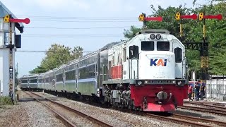 PERTAMA KALI KERETA EKONOMI NEW GENERATION MELEWATI STASIUN SIDOARJO