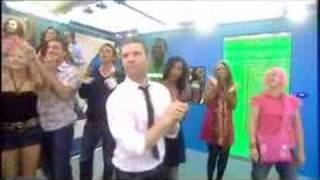 Big Brother 8 UK - Housemates sing 'I Will Survive'