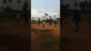 இந்தா பாருங்க - Playing volleyball