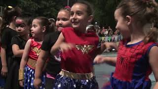 Escuela 14 - Muestra de las Áreas Estético Expresivas Nivel Inicial en el playón del Polideportivo