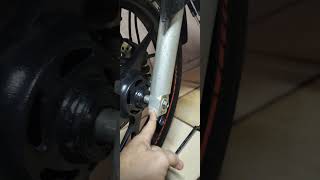 Como tirar a roda dianteira da CB 250 Twister com apenas 3 ferramentas.