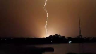 Lightning bolt shuts the whole city’s power off in Yerevan, Armenia