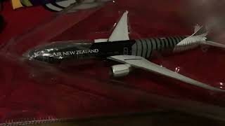 Unboxing Air New Zealand 777 Phoenix