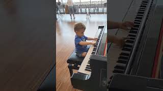 The youngest pianist 🎹 #airport #italy #milan #shorts #music