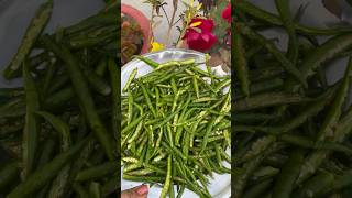 हरी मिर्च का चटपटा अचार.#instant #greenchillipickle #achaar #winter#youtubeshorts #viral#shorts