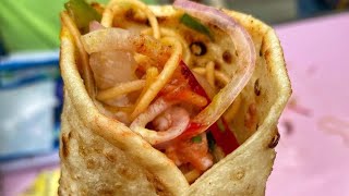 Veg Chowmein Roll || Street Style Chowmein Roll || kids Special-घर पर आसानी से बनाये वेज चाऊमीन रोल