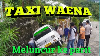 Tak Kuat Mendaki, Taxi Waena Jatuh ke Parit...