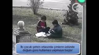 mobese kameralarına yakalanan iki çocuğun doğum günü kutlama çabası (dünya böyle daha güzel)