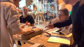 Video for beginners taught by Japanese carpenter. How to sharpen the blade of a chisel Part1