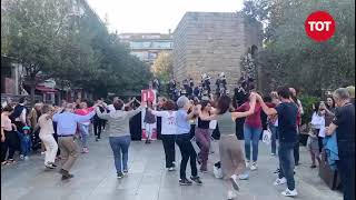 Sant Cugat viu un Sant Jordi amb bon temps i moltes vendes | TOT Sant Cugat