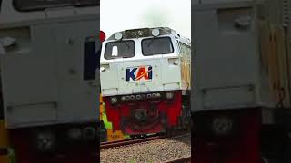 Detik2 Kereta Api Argo Lawu Ngebut di Percabangan Stasiun Kroya || #shorts #keretangebut