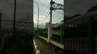 GOCHER Terhalang Pagar Pembatas #shorts #keretaapiindonesia #argocheribon #stasiunbekasi