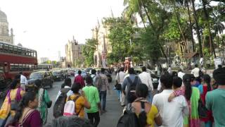 ムンバイ駅近くの交差点：Mumbai -  Intersection near the Chhatrapati Shivaji Terminus