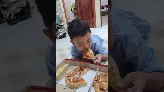 Alhamdulillah, dikasih orang baik pizza