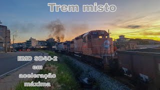 Trem misto tracionado pelas SD40 acelerando muito em Itaúna MG