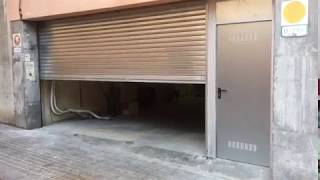 Instalacion puerta de comercio galvanizada ciega con puerta lateral