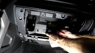 How to change the Cabin Air Filter on Subaru 2014 Forester