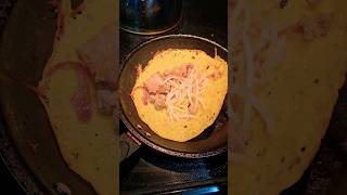 Ban Xeo (Vietnamese crepe) So delicious #foodshorts #shorts #youtubeshorts #food #yummyfood #tiktok