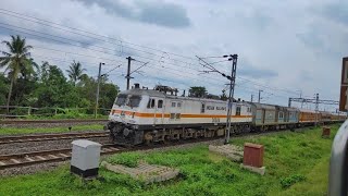 HWH-MFP Jansadharan Express Overtaking Jamalpur Kaviguru Express at a Good Speed..