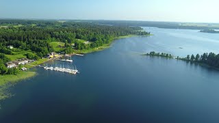 Virš Lietuvos: Platelių ežeras Žemaitijos nacionaliniame parke. Dronas, Lithuanian nature aerial 4k