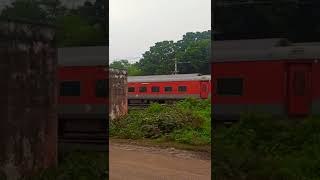 #indianrailways #lhbrake #indianlocomotives #wap7  #youbeshorts #viralshort